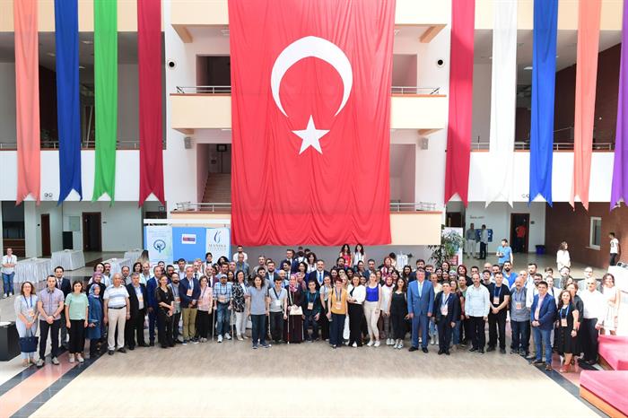 Çalıştay katılımcılarının bulunduğu toplu fotoğraf